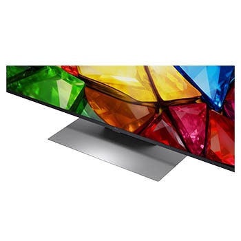 Een alpha 8 AI-processor 4K Gen3 van de LG Mini RGB evo AI MRGB85 straalt in blauw licht op een printplaat en benadrukt de AI-verwerkingsprestaties met een tot 5 keer snellere NPU, 10% snellere CPU-verwerking en 20% grotere geheugencapaciteit.